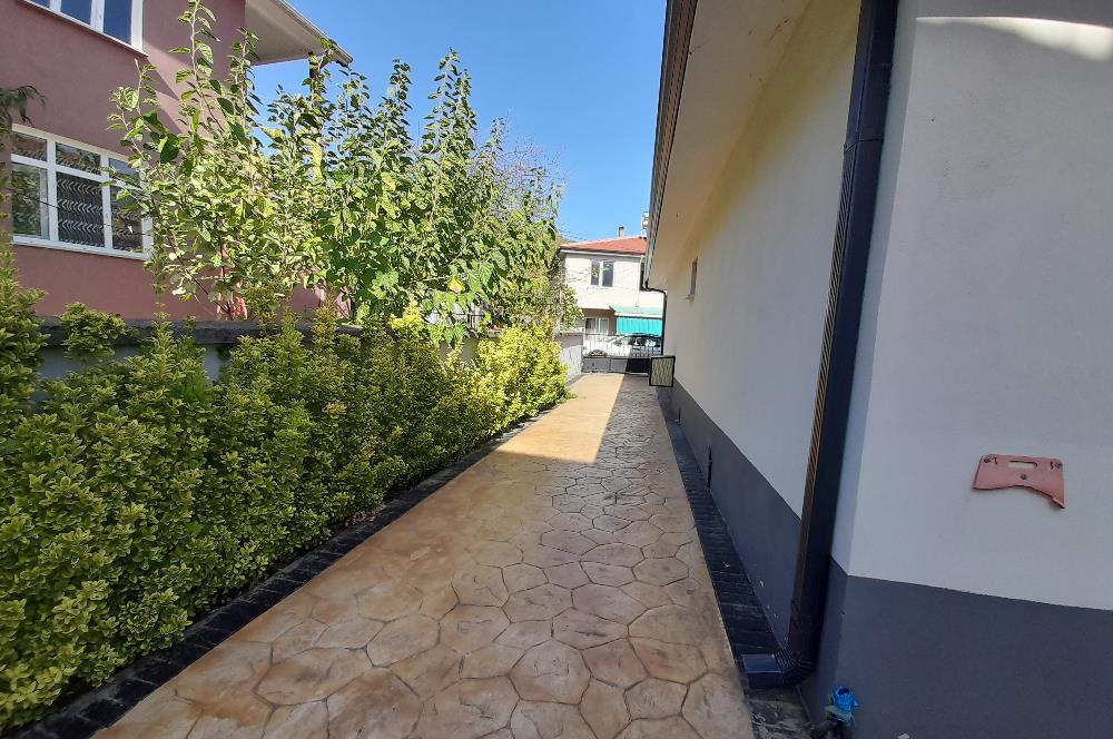 SAKARYA ARİFİYE ADLİYE’DE SATILIK MÜSTAKİL EV VE ARSASI 