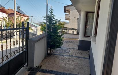 SAKARYA ARİFİYE ADLİYE’DE SATILIK MÜSTAKİL EV VE ARSASI 