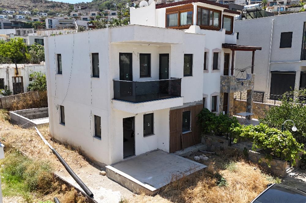 Gümüşlük Çukurbük Halk Plajına 500m Yürüme Yakınlığında Müstakil Havuzlu Yeni Dubleks 3+1 Villa