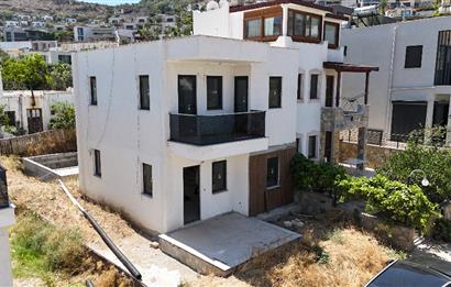 Gümüşlük Çukurbük Halk Plajına 500m Yürüme Yakınlığında Müstakil Havuzlu Yeni Dubleks 3+1 Villa
