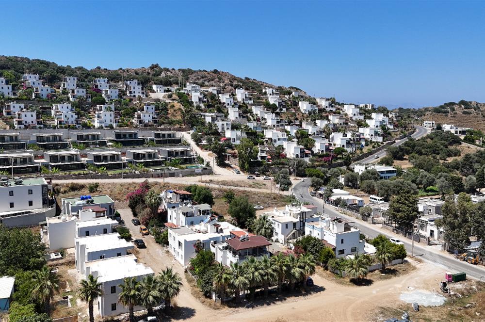Gümüşlük Çukurbük Halk Plajına 500m Yürüme Yakınlığında Müstakil Havuzlu Yeni Dubleks 3+1 Villa