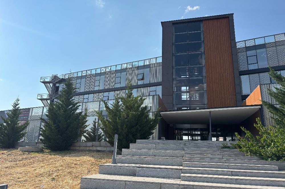 Beytepe Beyler Caddesinde Beyler İş Merkezinde geniş kullanım alanı sunan son kiralık dükkan/mağaza 