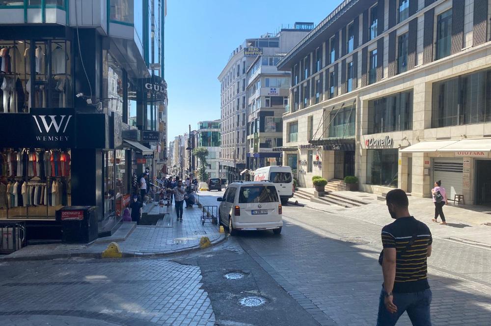 HAVUZLU ÇARŞIDA SOKAĞA CEPHE GENİŞ VİTRİNLİ KİRALIK 1.KAT DÜKKAN