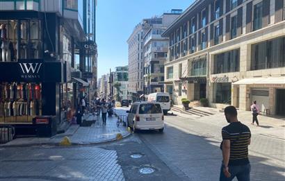 HAVUZLU ÇARŞIDA SOKAĞA CEPHE GENİŞ VİTRİNLİ KİRALIK 1.KAT DÜKKAN