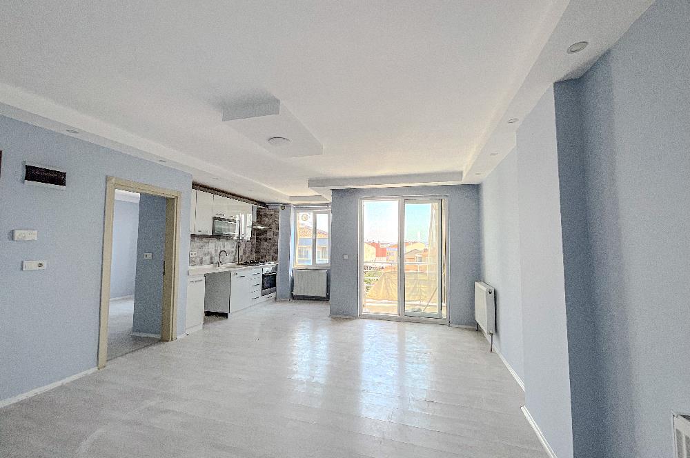 C21 LOCA'DAN SÜTLÜCE'DE SATILIK MEYDANDA GENİŞ 2+0 DAİRE