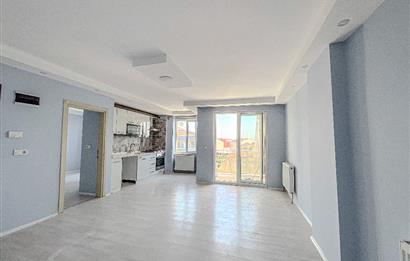 C21 LOCA'DAN SÜTLÜCE'DE SATILIK MEYDANDA GENİŞ 2+0 DAİRE