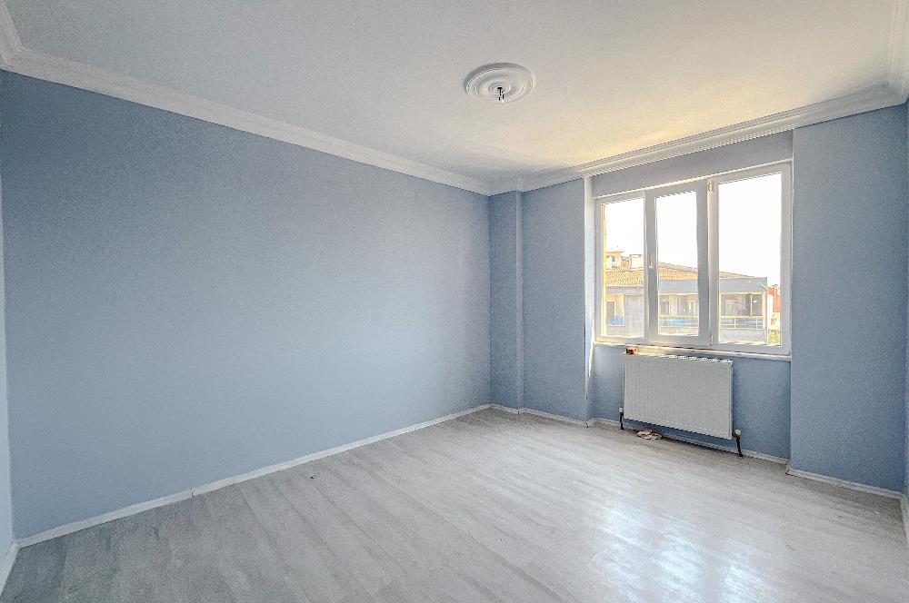 C21 LOCA'DAN SÜTLÜCE'DE SATILIK MEYDANDA GENİŞ 2+0 DAİRE
