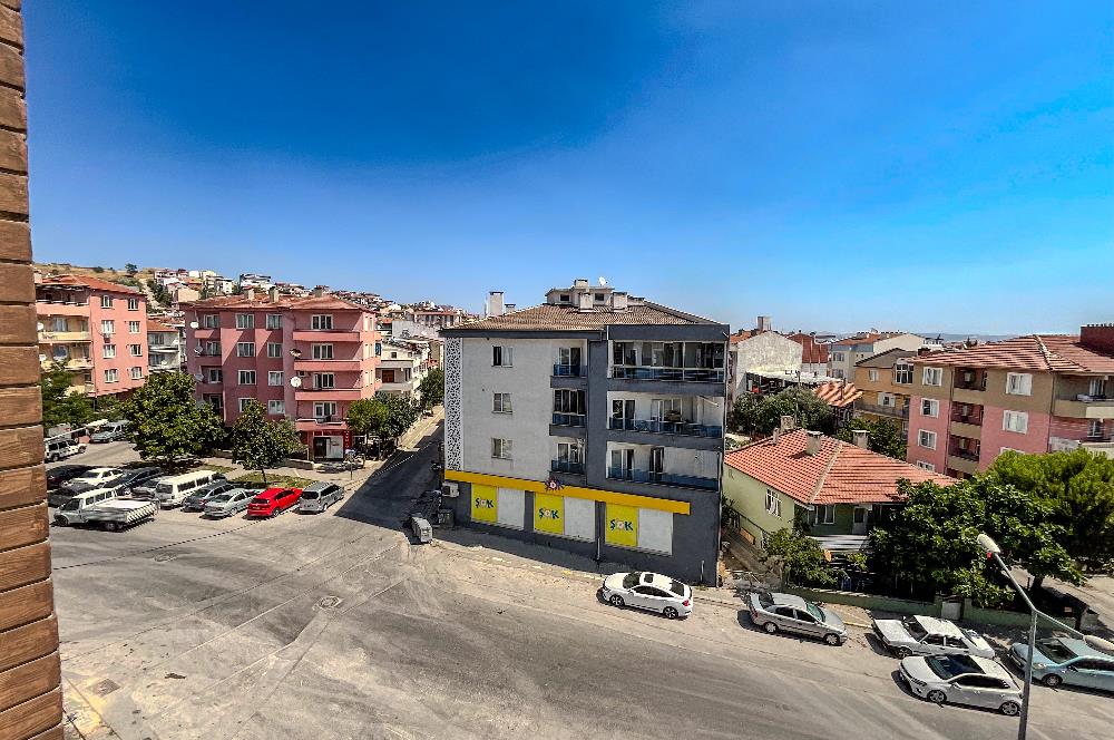C21 LOCA'DAN SÜTLÜCE'DE SATILIK MEYDANDA GENİŞ 2+0 DAİRE