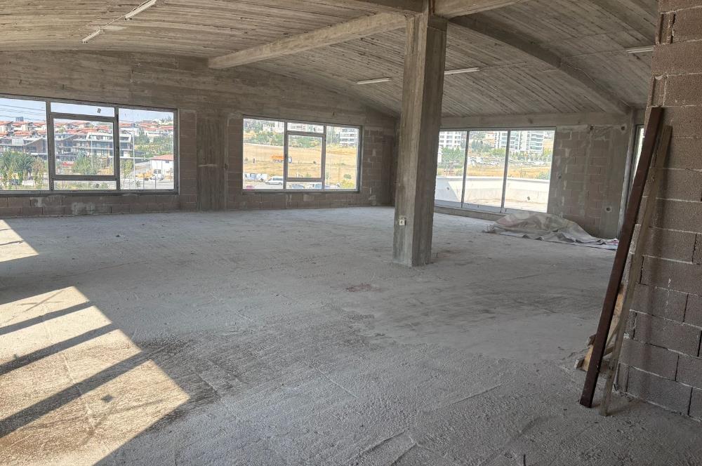 Alacaatlı'da cadde üzeri 200m2 kapalı + 150m2 teras kiralık iş yeri 