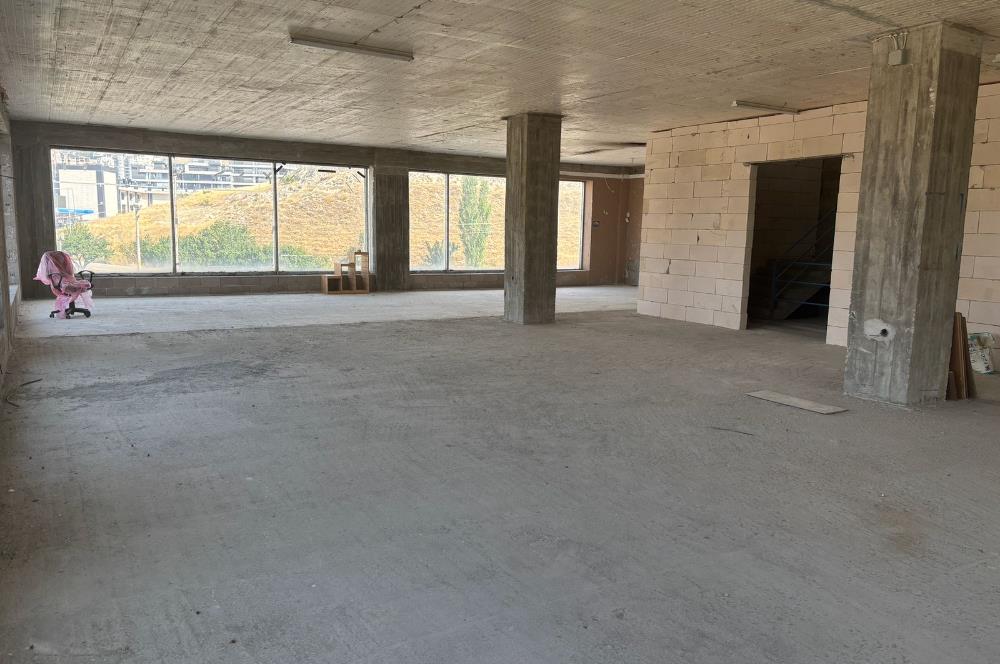 Alacaatlı'da Cadde üzeri kiralık 350m2 işyeri ofis