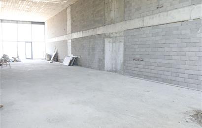 Beytepe Beyler Caddesinde Beyler İş Merkezinde geniş kullanım alanlı son kiralık dükkan/mağaza 