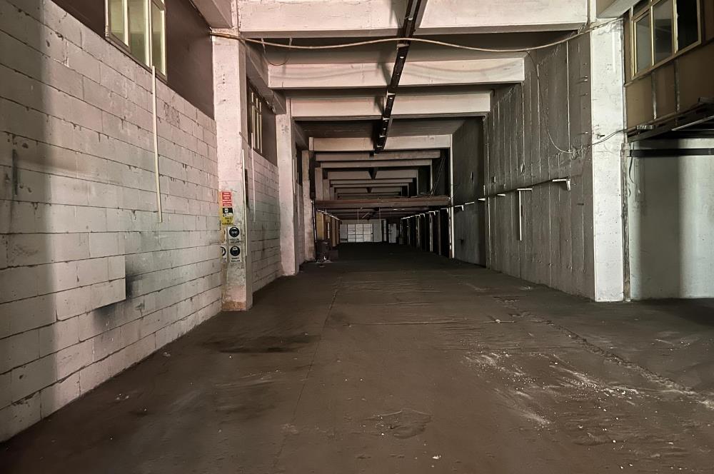 HADIMKÖY ÖMERLİ'DE 1800M2 KAMYON GİRİŞLİ BOŞ DEPO-İMALATHANE