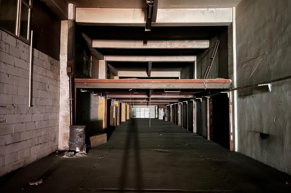 HADIMKÖY ÖMERLİ'DE 1800M2 KAMYON GİRİŞLİ BOŞ DEPO-İMALATHANE