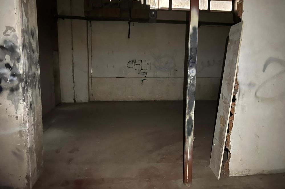HADIMKÖY ÖMERLİ'DE 1800M2 KAMYON GİRİŞLİ BOŞ DEPO-İMALATHANE