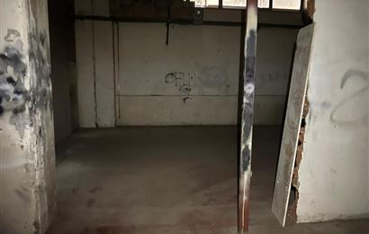 HADIMKÖY ÖMERLİ'DE 1800M2 KAMYON GİRİŞLİ BOŞ DEPO-İMALATHANE
