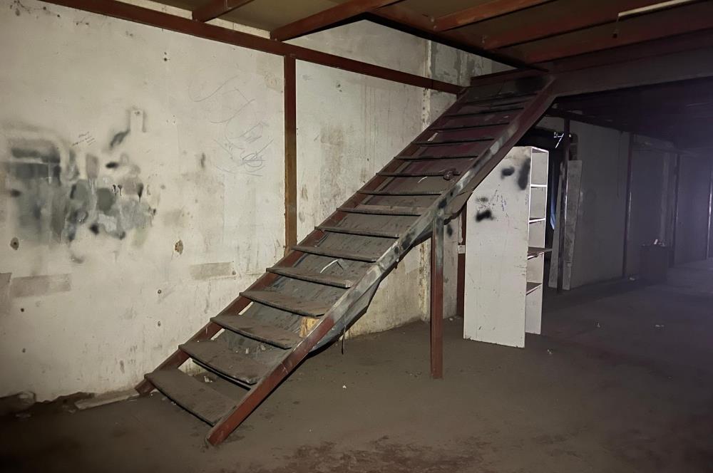 HADIMKÖY ÖMERLİ'DE 1800M2 KAMYON GİRİŞLİ BOŞ DEPO-İMALATHANE