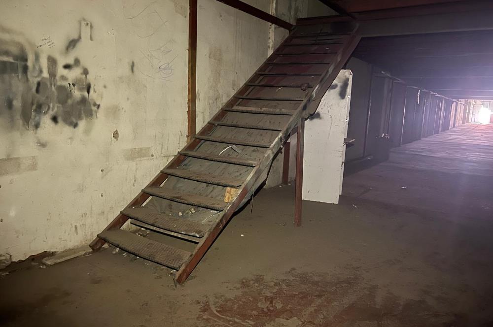 HADIMKÖY ÖMERLİ'DE 1800M2 KAMYON GİRİŞLİ BOŞ DEPO-İMALATHANE