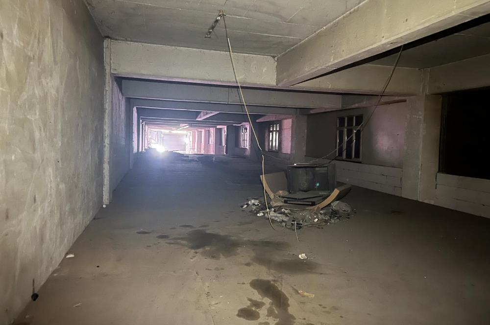 HADIMKÖY ÖMERLİ'DE 1800M2 KAMYON GİRİŞLİ BOŞ DEPO-İMALATHANE