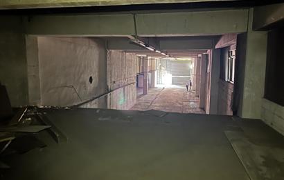 HADIMKÖY ÖMERLİ'DE 1800M2 KAMYON GİRİŞLİ BOŞ DEPO-İMALATHANE