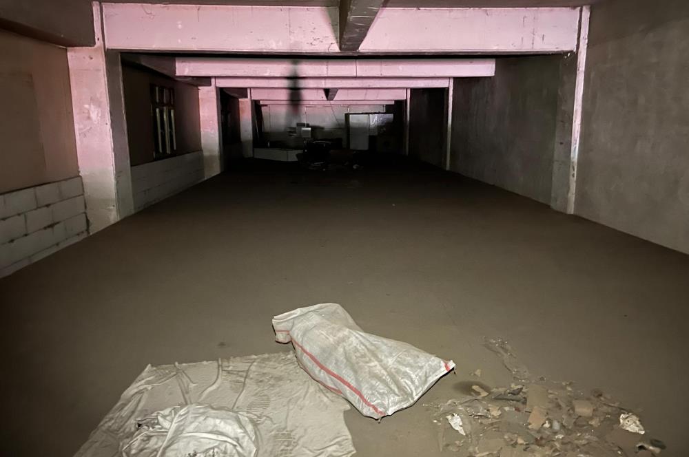 HADIMKÖY ÖMERLİ'DE 1800M2 KAMYON GİRİŞLİ BOŞ DEPO-İMALATHANE