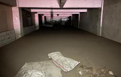 HADIMKÖY ÖMERLİ'DE 1800M2 KAMYON GİRİŞLİ BOŞ DEPO-İMALATHANE