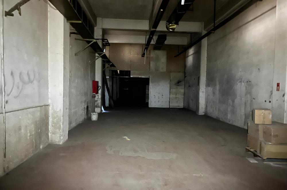 HADIMKÖY ÖMERLİ'DE 1800M2 KAMYON GİRİŞLİ BOŞ DEPO-İMALATHANE