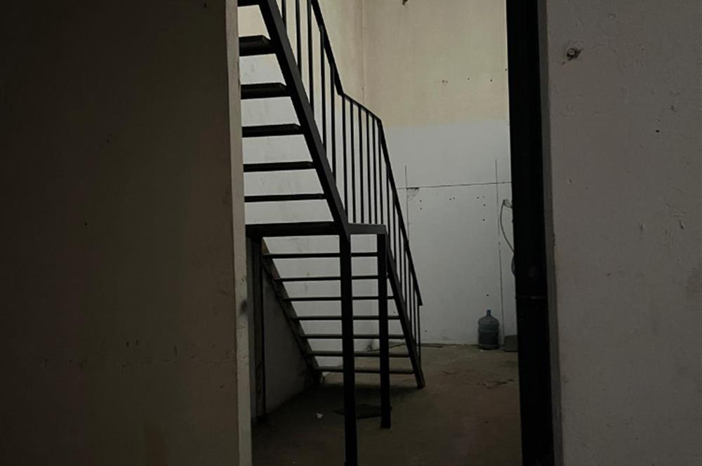 HADIMKÖY ÖMERLİ'DE 1800M2 KAMYON GİRİŞLİ BOŞ DEPO-İMALATHANE