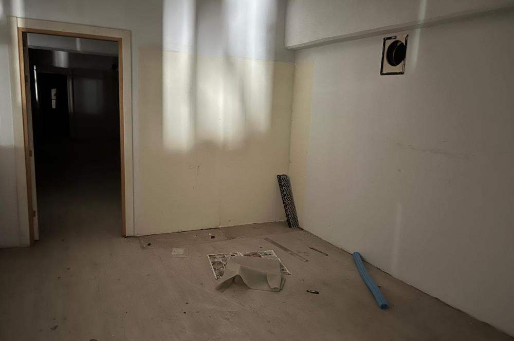 HADIMKÖY ÖMERLİ'DE 1800M2 KAMYON GİRİŞLİ BOŞ DEPO-İMALATHANE