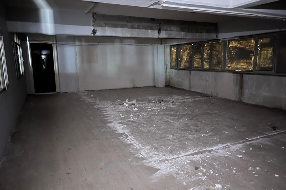 HADIMKÖY ÖMERLİ'DE 1800M2 KAMYON GİRİŞLİ BOŞ DEPO-İMALATHANE