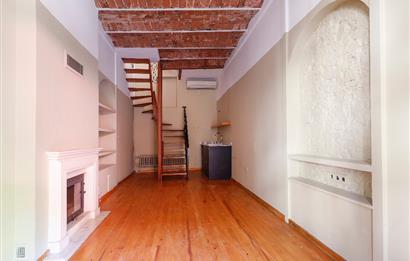 Kuzguncuk Perihan Abla Sokak’ta Teraslı Şömineli Kiralık Dükkan