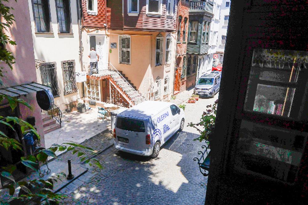 Kuzguncuk Perihan Abla Sokak’ta Teraslı Şömineli Kiralık Dükkan