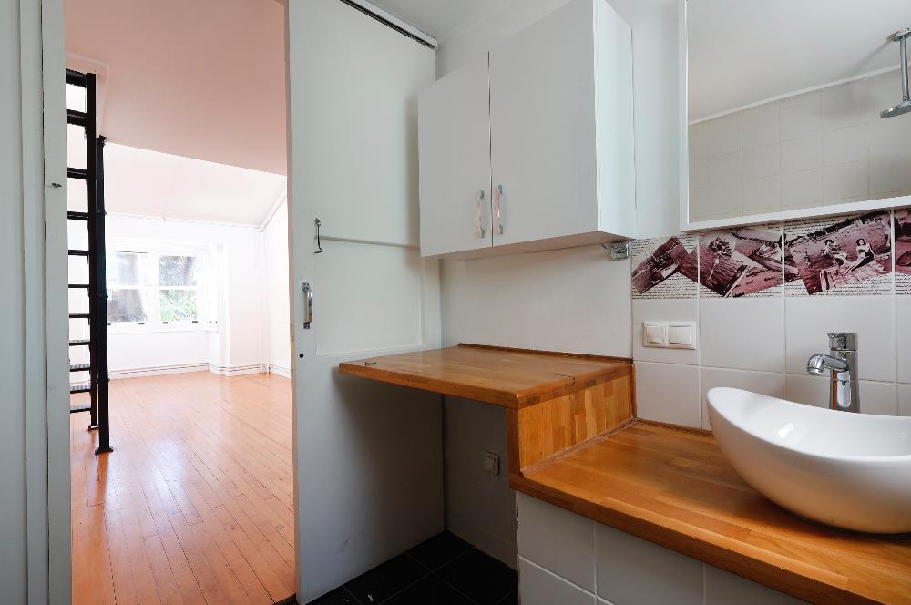 Kuzguncuk Perihan Abla Sokak’ta Teraslı Şömineli Kiralık Dükkan