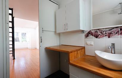 Kuzguncuk Perihan Abla Sokak’ta Teraslı Şömineli Kiralık Dükkan