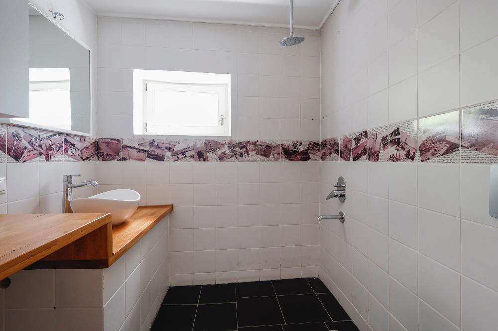 Kuzguncuk Perihan Abla Sokak’ta Teraslı Şömineli Kiralık Dükkan