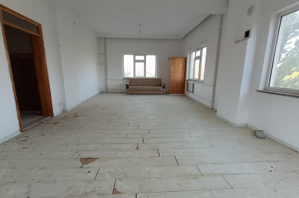 CENTURY21  BAL'DAN  KEPSUT TA KOMPLE SATILIK YURT BİNASI