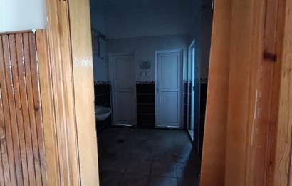 CENTURY21  BAL'DAN  KEPSUT TA KOMPLE SATILIK YURT BİNASI