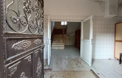 CENTURY21  BAL'DAN  KEPSUT TA KOMPLE SATILIK YURT BİNASI
