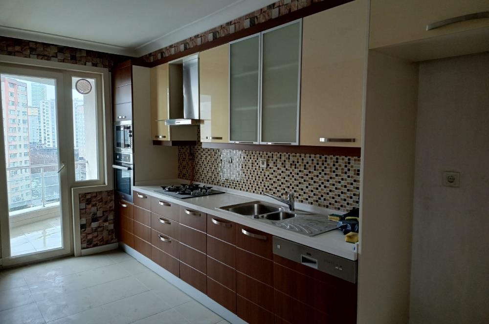 BEYLİKDÜZÜ - ESENYURTTA E-5 YANI SATILIK 4+2 DUBLEKS DAİRE