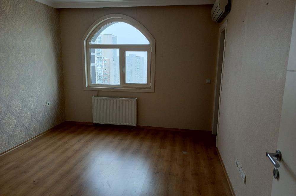 BEYLİKDÜZÜ - ESENYURTTA E-5 YANI SATILIK 4+2 DUBLEKS DAİRE
