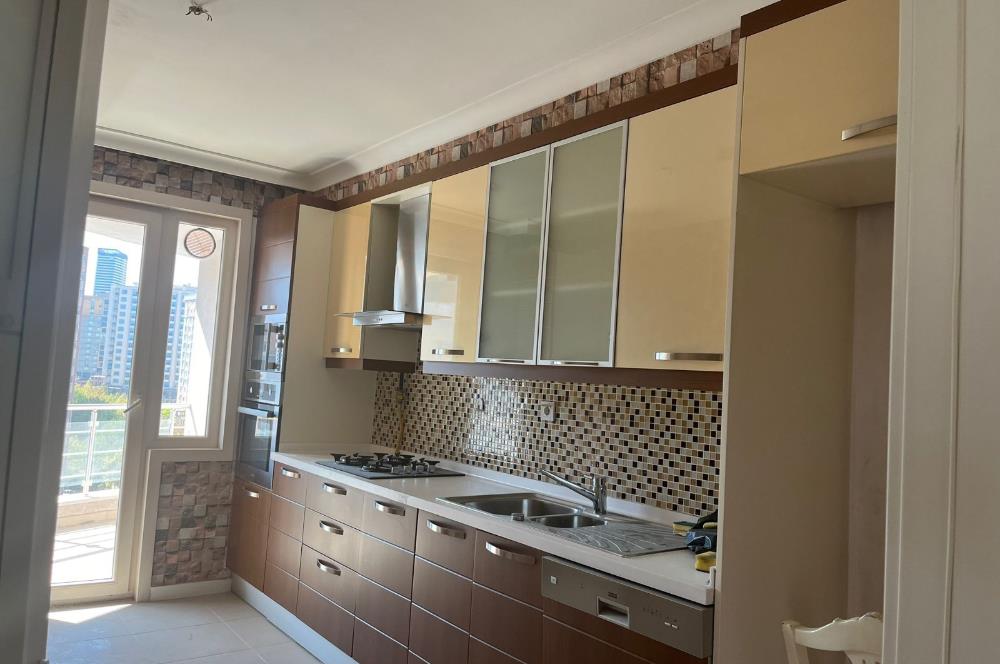 BEYLİKDÜZÜ - ESENYURTTA E-5 YANI SATILIK 4+2 DUBLEKS DAİRE