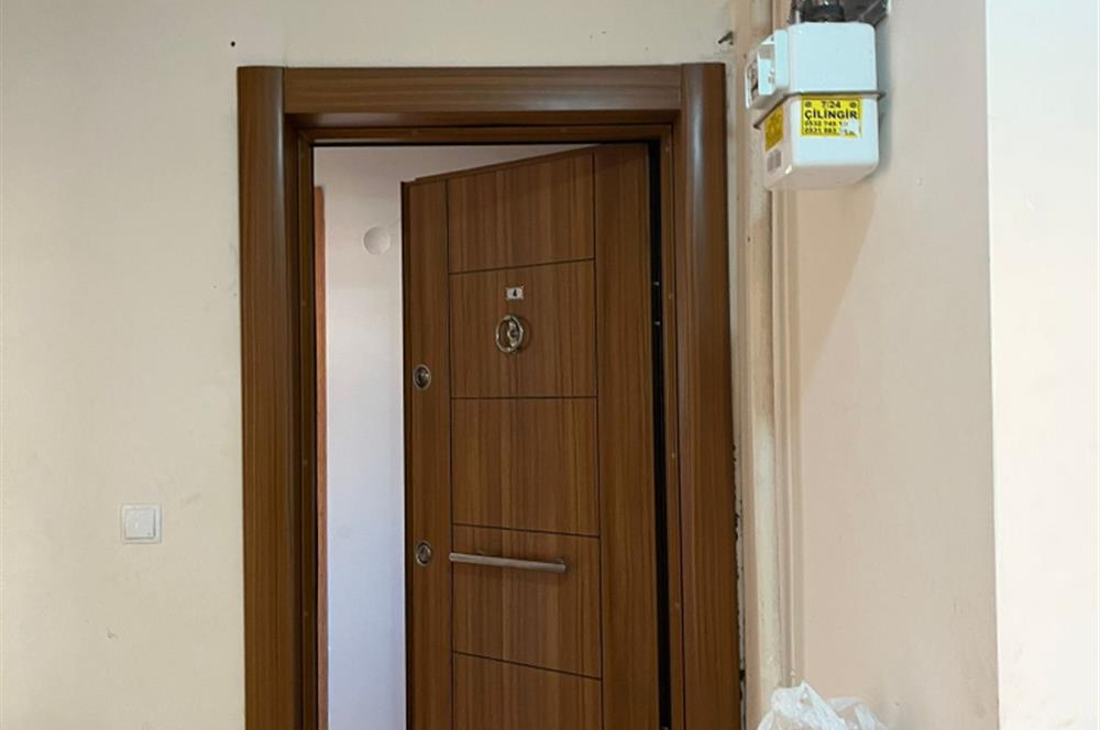 ÇEKMEKÖY'DE GENÇ BİNADA TEMİZ 1+1 DAİRE