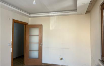 ÇEKMEKÖY'DE GENÇ BİNADA TEMİZ 1+1 DAİRE