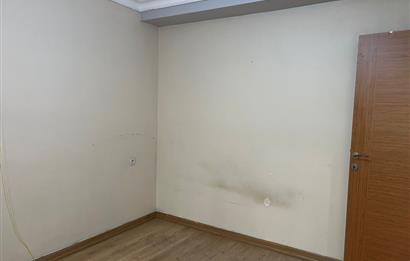 ÇEKMEKÖY'DE GENÇ BİNADA TEMİZ 1+1 DAİRE