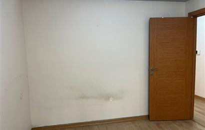 ÇEKMEKÖY'DE GENÇ BİNADA TEMİZ 1+1 DAİRE