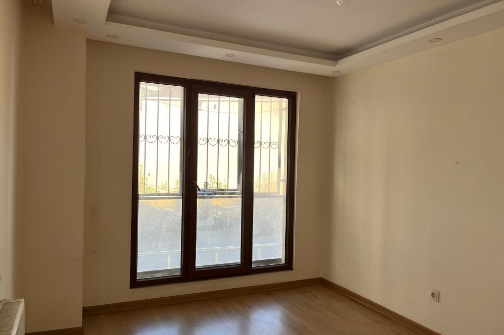ÇEKMEKÖY'DE GENÇ BİNADA TEMİZ 1+1 DAİRE