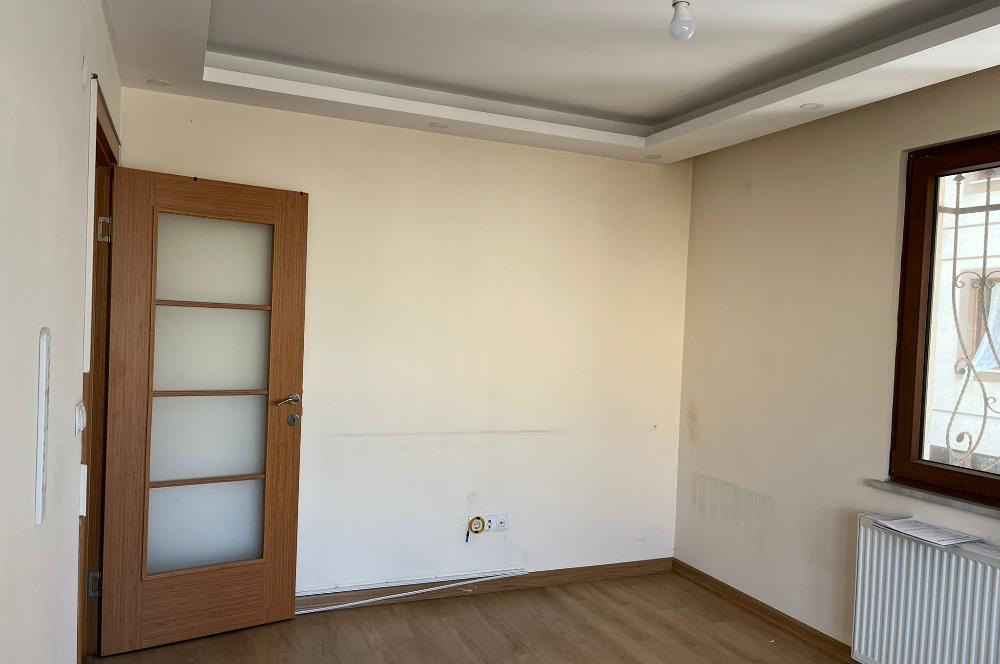 ÇEKMEKÖY'DE GENÇ BİNADA TEMİZ 1+1 DAİRE