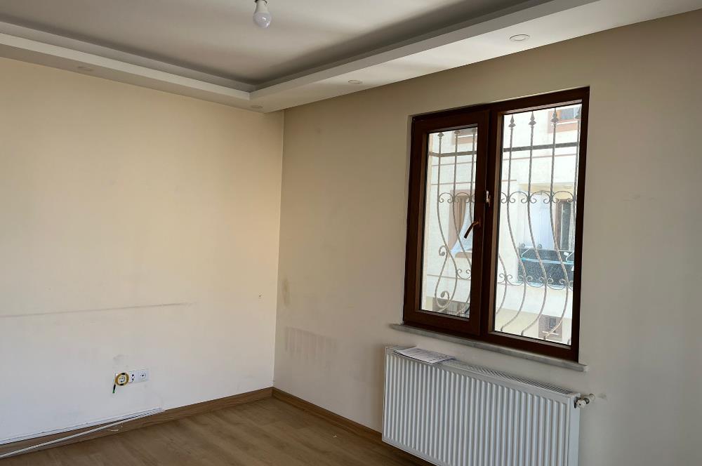 ÇEKMEKÖY'DE GENÇ BİNADA TEMİZ 1+1 DAİRE