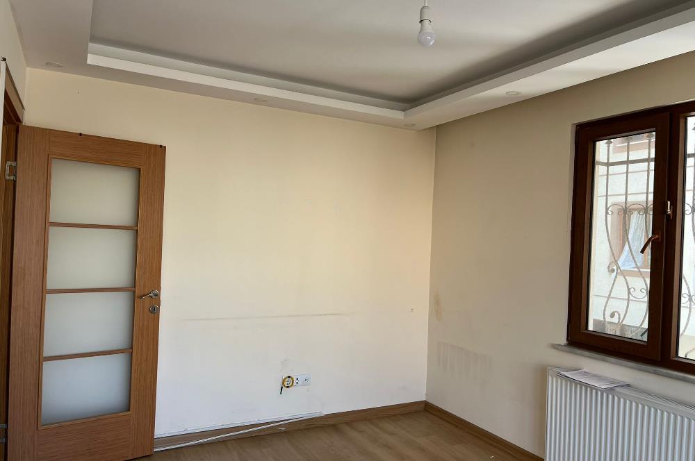 ÇEKMEKÖY'DE GENÇ BİNADA TEMİZ 1+1 DAİRE