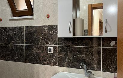 ÇEKMEKÖY'DE GENÇ BİNADA TEMİZ 1+1 DAİRE