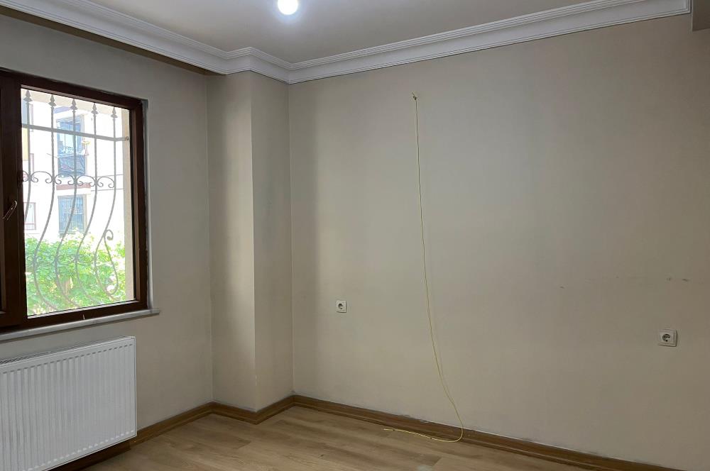 ÇEKMEKÖY'DE GENÇ BİNADA TEMİZ 1+1 DAİRE